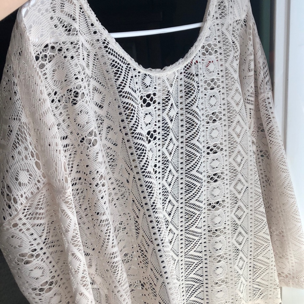 See-through lace shirt with detailed back